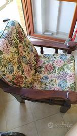 Poltrona in stoffa e legno