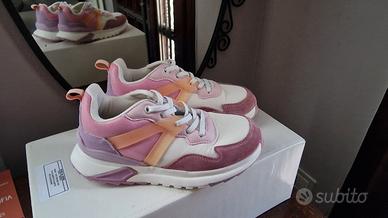 scarpe rosa e bianche numero 33