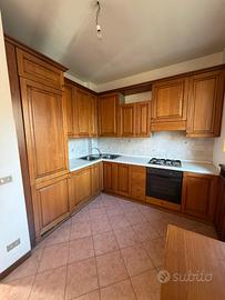 Cucina angolare completa di elettrodomestici