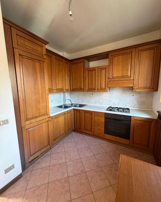 Cucina angolare completa di elettrodomestici