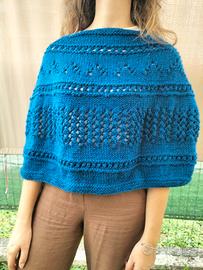Poncho donna in lana merinos blu fatto a mano