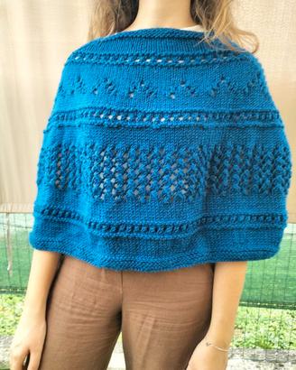 Poncho donna in lana merinos blu fatto a mano