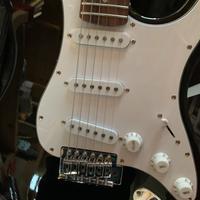 chitarra elettrica, sequenser, tastiera
