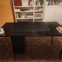 Scrivania legno marrone scuro con cassettiera