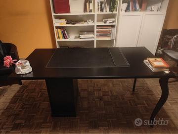 Scrivania legno marrone scuro con cassettiera