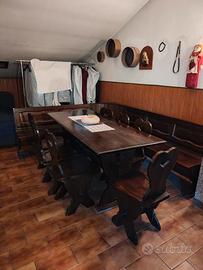 tavolo con 7 sedute + cassapanca in castagno 