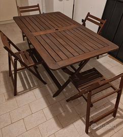 Tavolo in legno da giardino 