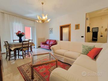 Appartamento di 120 m² con 5 locali e box auto a V