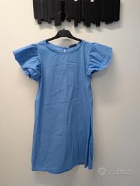 Vestito azzurro con maniche a sbuffo