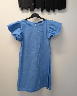 Vestito azzurro con maniche a sbuffo