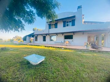 Casale vista mare, con terrazza e giardino