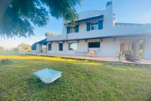 Casale vista mare, con terrazza e giardino