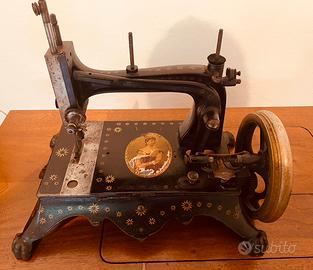 Macchina cucire antica