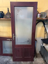 Porte interne in legno con vetro satinato