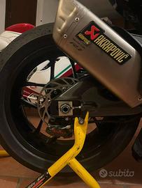 Scarico akrapovic