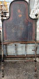 Letto singolo in ferro con pomelli XIX secolo