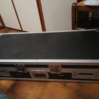 Cassa attrezzatura strumenti dj