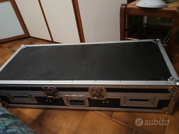 Cassa attrezzatura strumenti dj