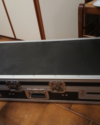 Cassa attrezzatura strumenti dj