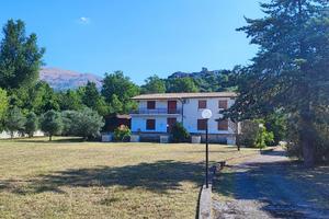 Casa due piani con 5000 mt. di terreno