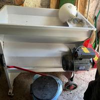 Pigiadiraspatrice elettrica con pompa