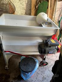 Pigiadiraspatrice elettrica con pompa