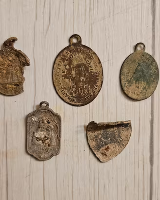 Lotto di 5 medaglie votive da collezione