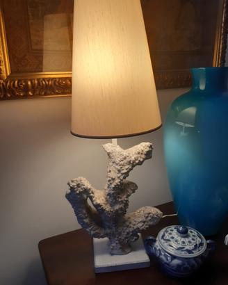 Lampada con base a forma di corallo