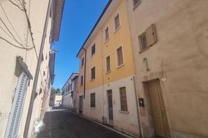 Casa indipendente di 180 m² con più di 5 locali a 