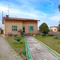 DUE CASE INDIPENDENTI CON GIARDINO