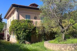 Villa di 380 m² con più di 5 locali e box auto dop