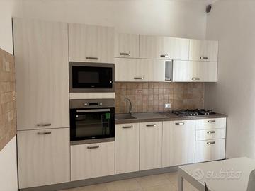 Cucina lineare nuova