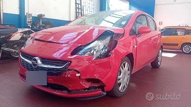 Opel Corsa incidentata