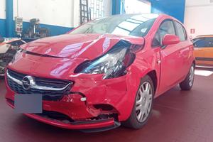 Opel Corsa incidentata