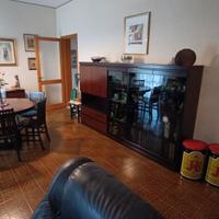 Oggetti mobili quadri elettrodomestici stoviglie