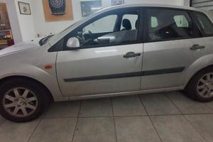 Ford Fiesta da sistemare o per pezzi di ricambio 