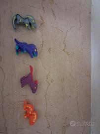 gruppo di dinosauri delle sorprese kinder joy