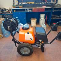 Pompa irroratrice carrellata a batteria