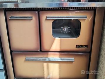 STUFA A LEGNA CON FORNO USATA  MARCA LA FAGAGNESE