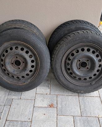 4 Cerchi in ferro Ford 14" con gomme invernali  17