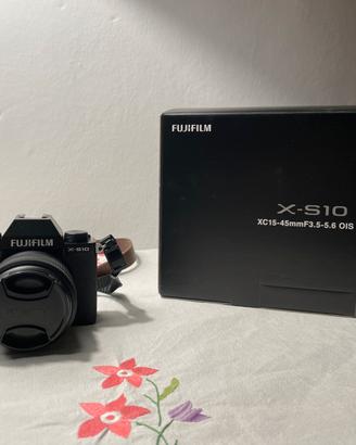 Mirrorless Fujifilm X-S10