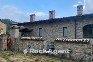 VILLA CASOLA - TERENZO (PR) PROPRIETA' CON 11 APPA