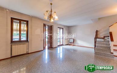 VILLETTA A SCHIERA DI TESTA A INVERUNO!