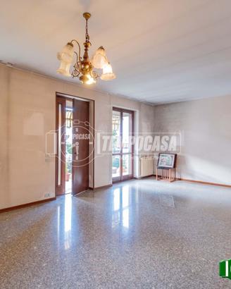 VILLETTA A SCHIERA DI TESTA A INVERUNO!