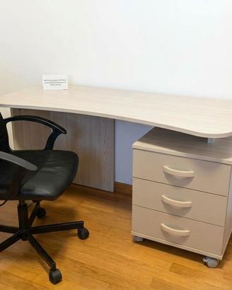 Scrivania con cassettiera 135x53