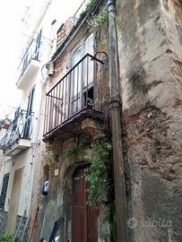 Casa da ristrutturare a scilla centro storico