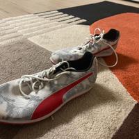 Scarpe chiodate per atletica leggera