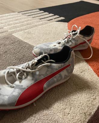 Scarpe chiodate per atletica leggera