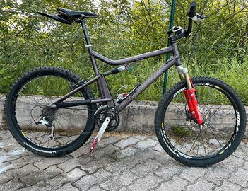 Santa Cruz Superlight tg L cerchi 26”