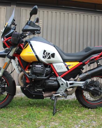 Moto Guzzi V85 TT Evocative Graphics